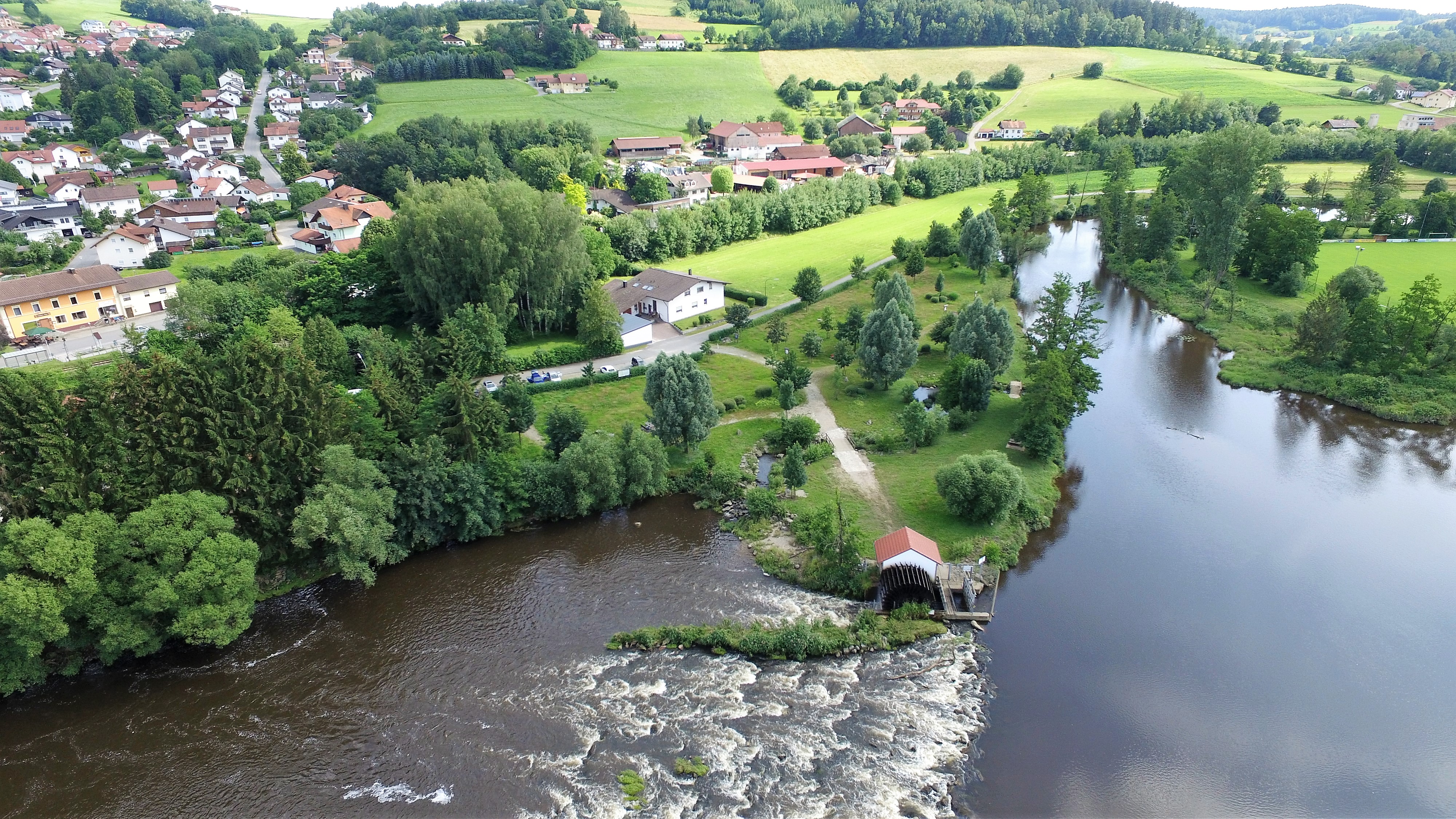 Park am wasserrad.JPG