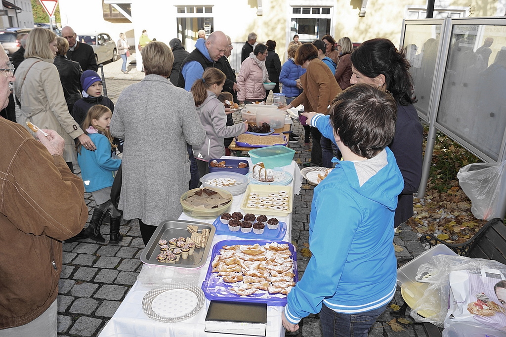 Minis boten Kuchen und Gebäck an