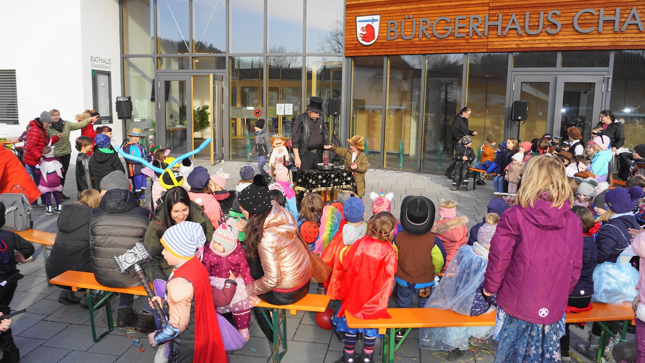 Spaß und tolle Kostüme beim Kindergartenfasching