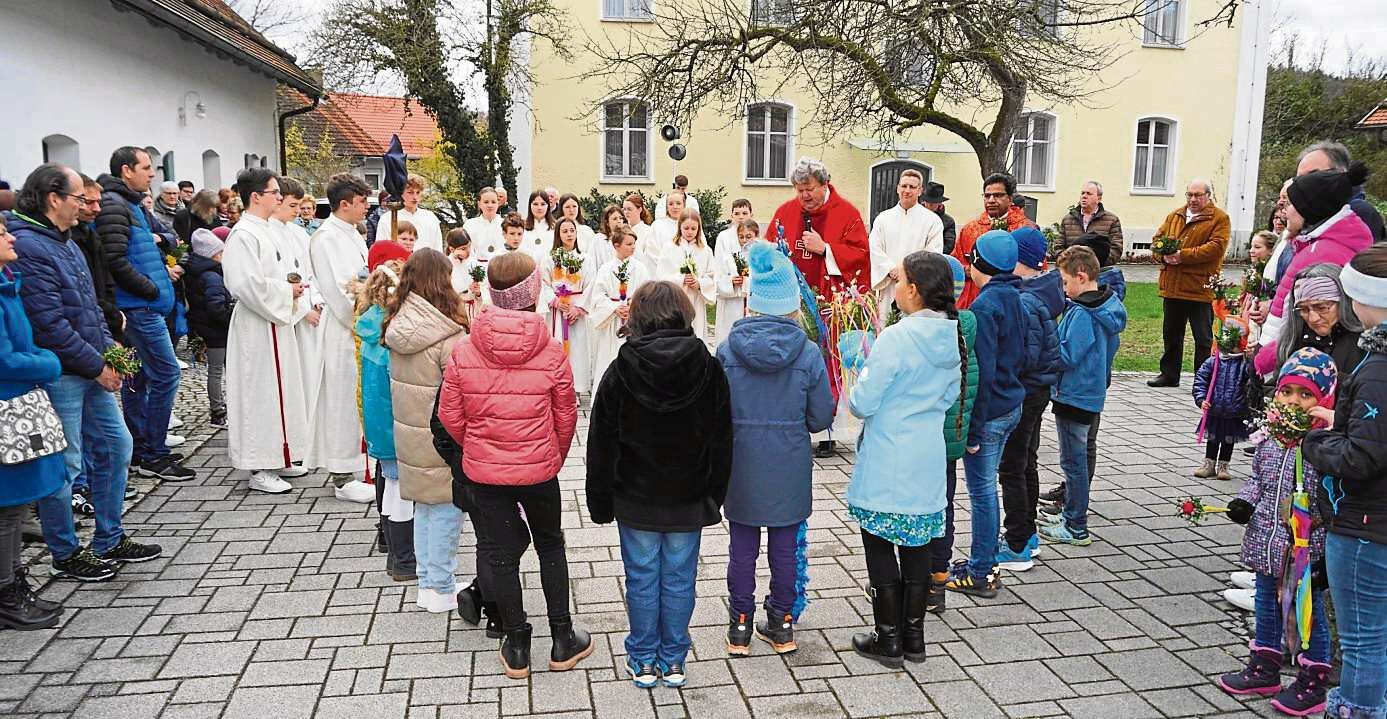 Viele bunte Palmbuschen