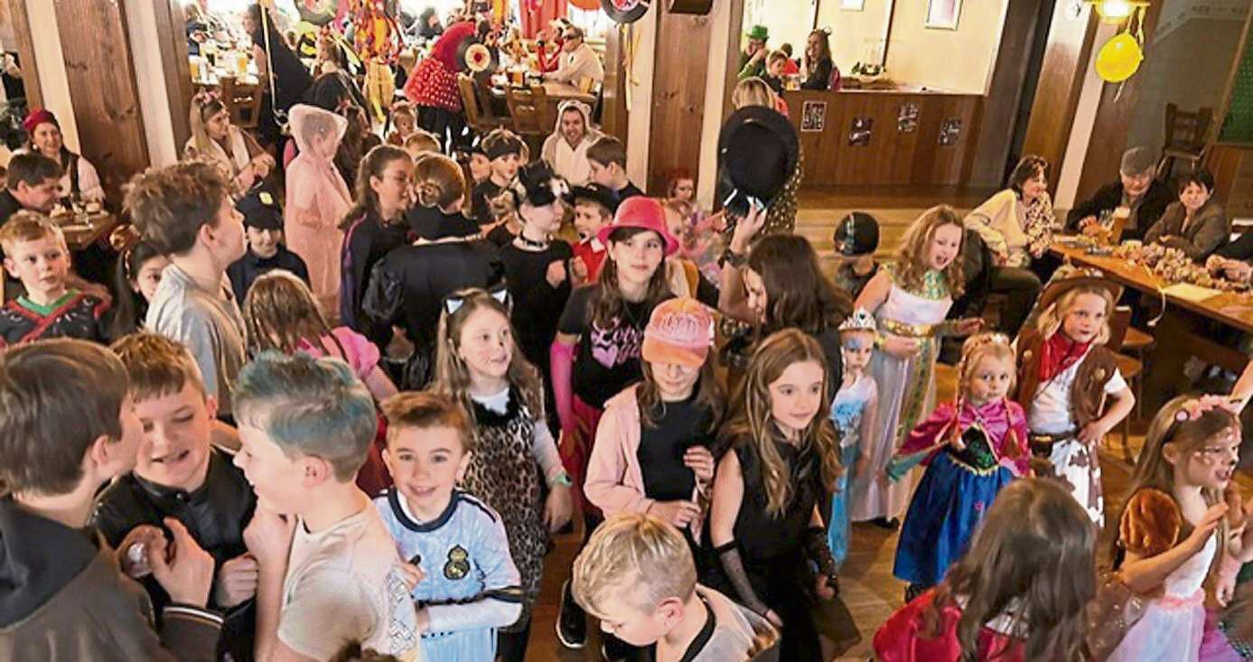 Kinder genießen närrische Zeit