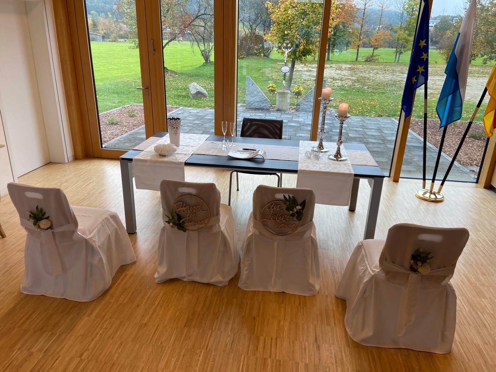 Foto Trauzimmer Leider haben wir keinen Alternativtext zu diesem Bild, aber wir arbeiten daran.